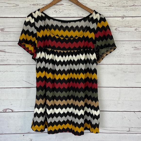 TORRID Short Sleeve Multi Color Pattern Top Size 0X - Picture 1 of 6